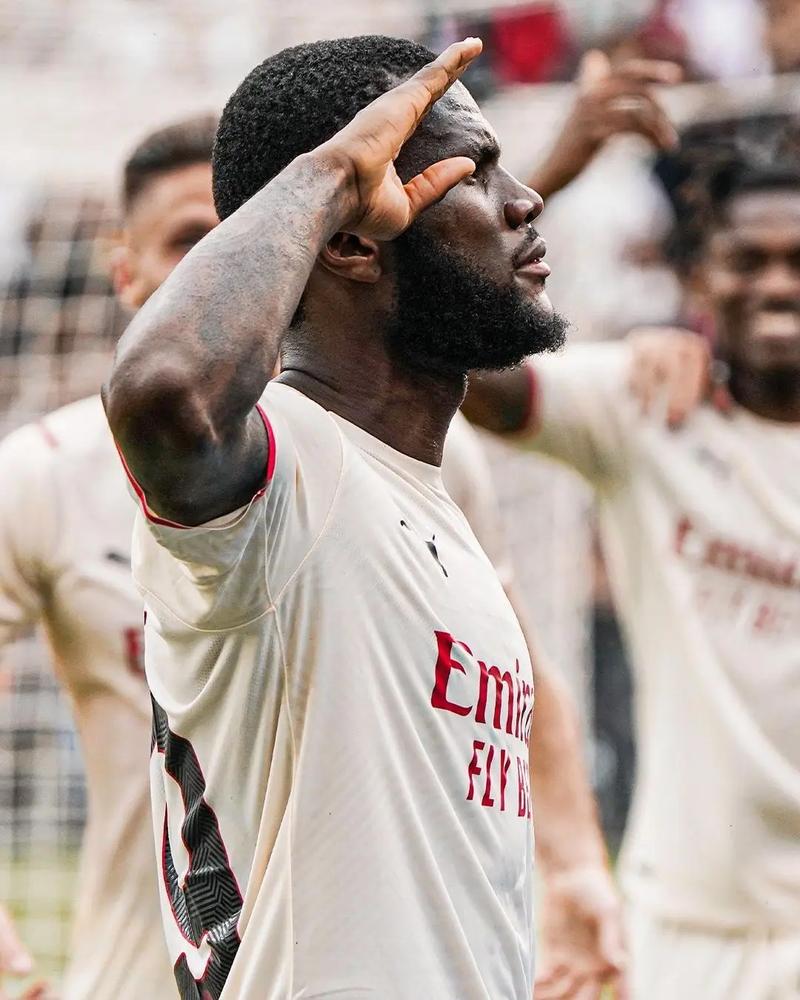 弗拉霍维奇在尤文前20场欧冠打入9球，仅次于C罗和伊瓜因（尤文欧冠前20战弗拉霍维奇轰入9球，仅逊C罗与伊瓜因）