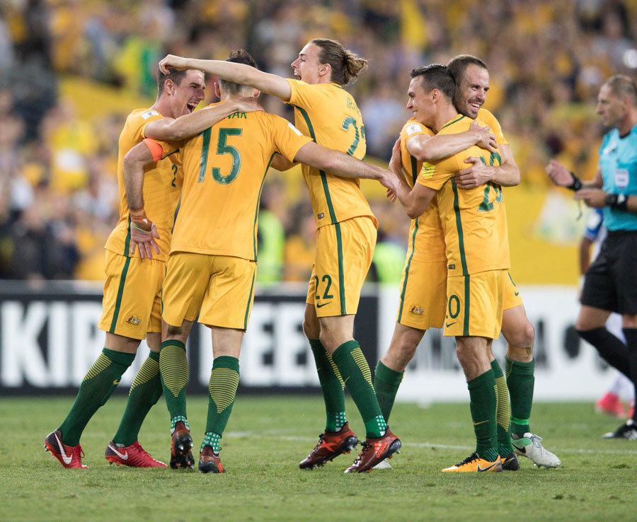 欧联1-1，10人穆帅前东家拒翻船+连续4轮不败，31岁塔利斯卡救主（欧联1-1：穆帅旧主10人作战仍守住不败，四轮不败延续，31岁塔利斯卡力挽狂澜）