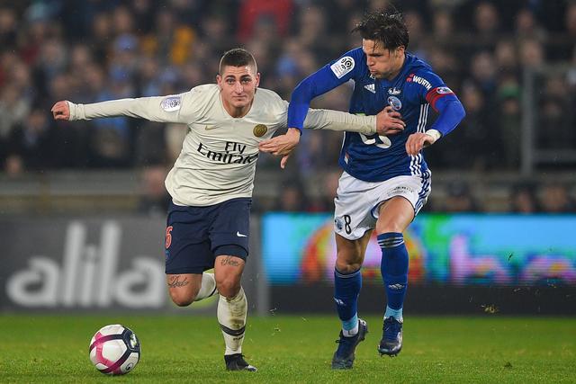 英超15轮阿森纳1-2负维拉仍居榜首，曼城3-0胜桑德兰紧追（英超第15轮：阿森纳1-2不敌维拉仍领跑，曼城3-0胜桑德兰紧追其后）