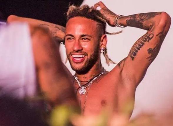 少一人的切尔西让阿森纳犯难，英超争冠从来不乏拼桌的（十人切尔西仍让阿森纳犯难，英超争冠从不缺搅局者）