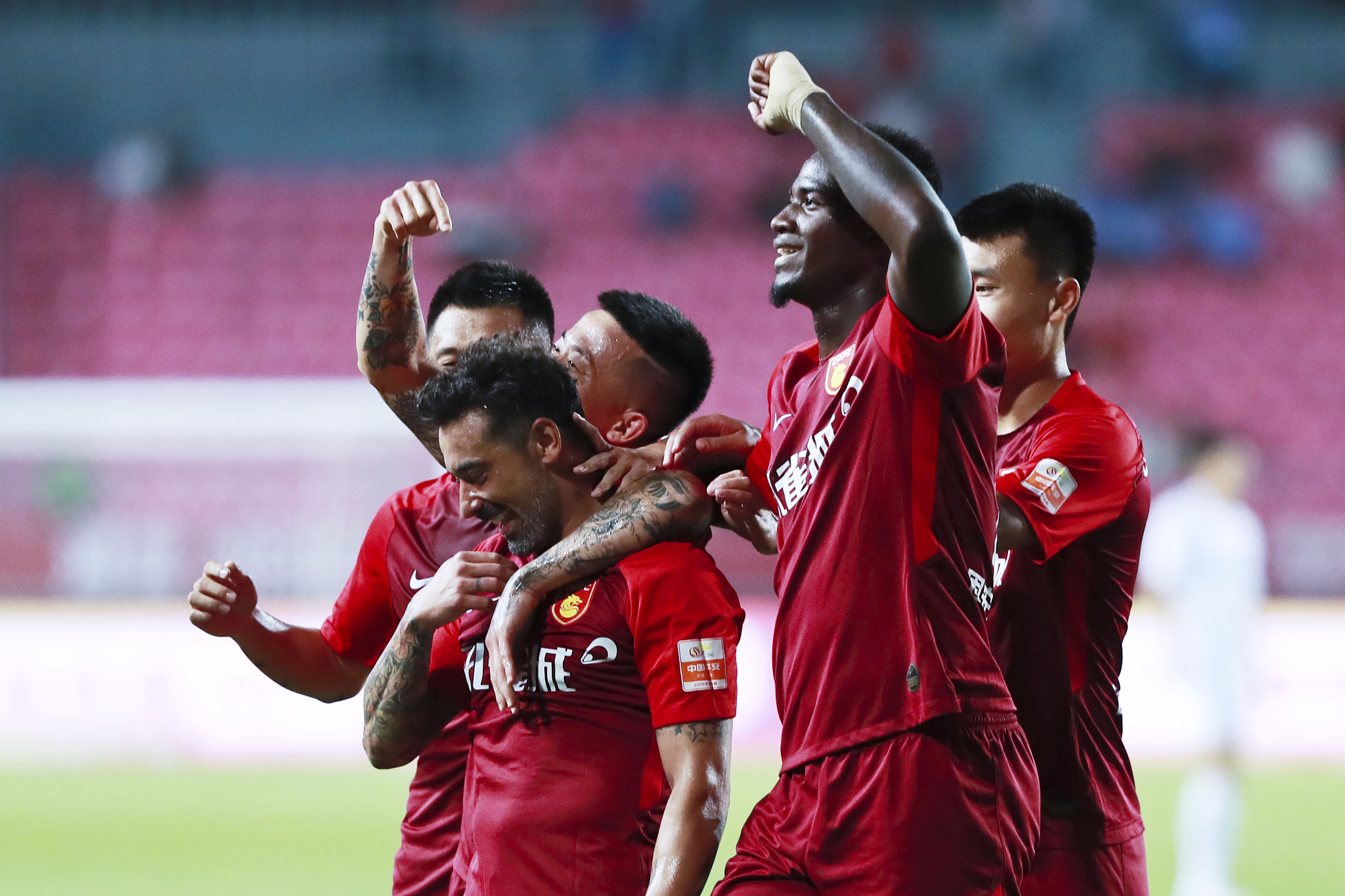 哈维·阿隆索：十二月的考验与超级杯的期待