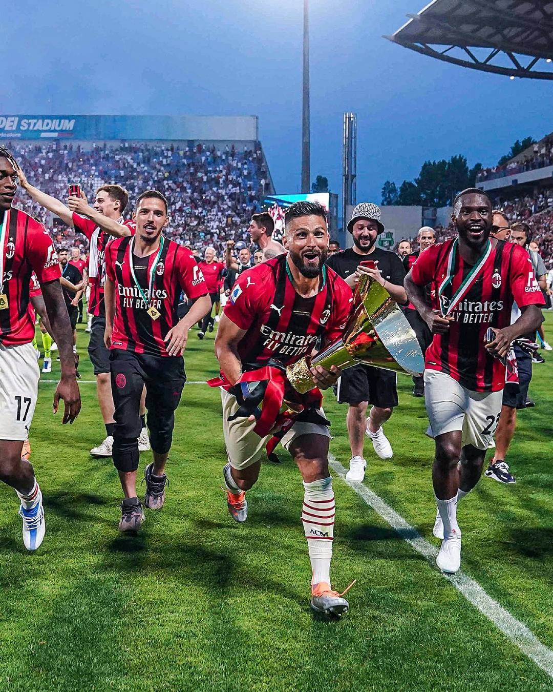 意甲战报：劳塔罗传射建功，国米2-1击败热那亚登顶（意甲快讯：劳塔罗一传一射，国米2-1力克热那亚升至榜首）