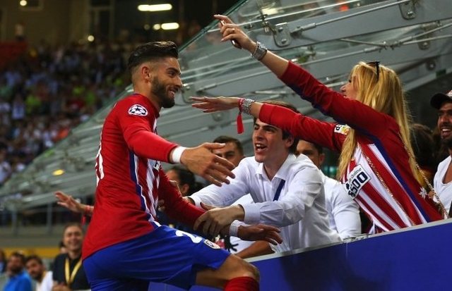 英超官方：经过VAR确认，萨利巴同巴里接触不足以判罚点球（英超官方：VAR复核后认定，萨利巴与巴里接触不构成点球）