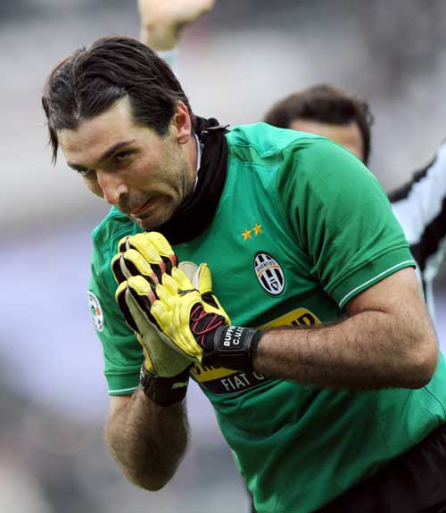 中超比赛亮点：上海海港绝杀山东泰山,