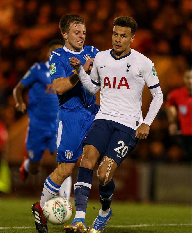 贝林厄姆2年来首次接定位球传球得分，今年进球追平维尼修斯（贝林厄姆时隔两年再度接定位球传中破门，本年度进球数追平维尼修斯）