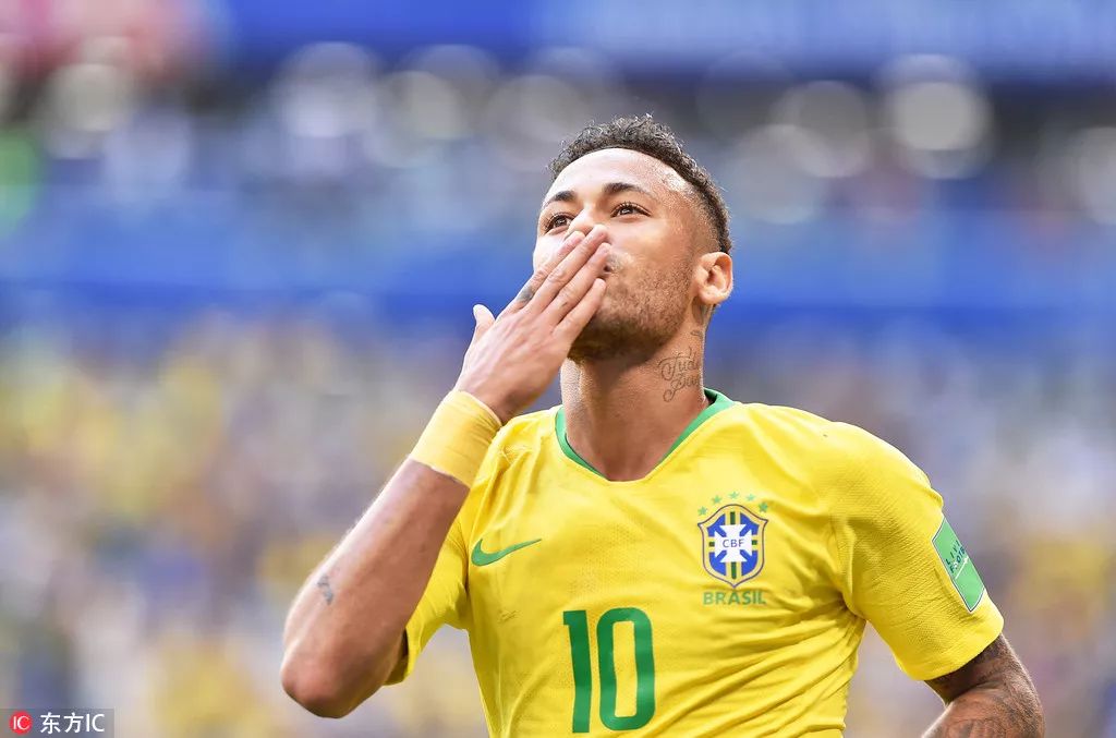 吉文：可能我有点老派，看不惯加纳乔走路歪着身子还挂条链子